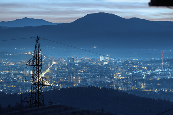 Kaip HV, MV ir LV maitinimo kabeliai užtikrina patikimą elektros paskirstymą?